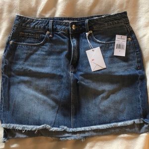 NWT Good American denim skirt. Size 8